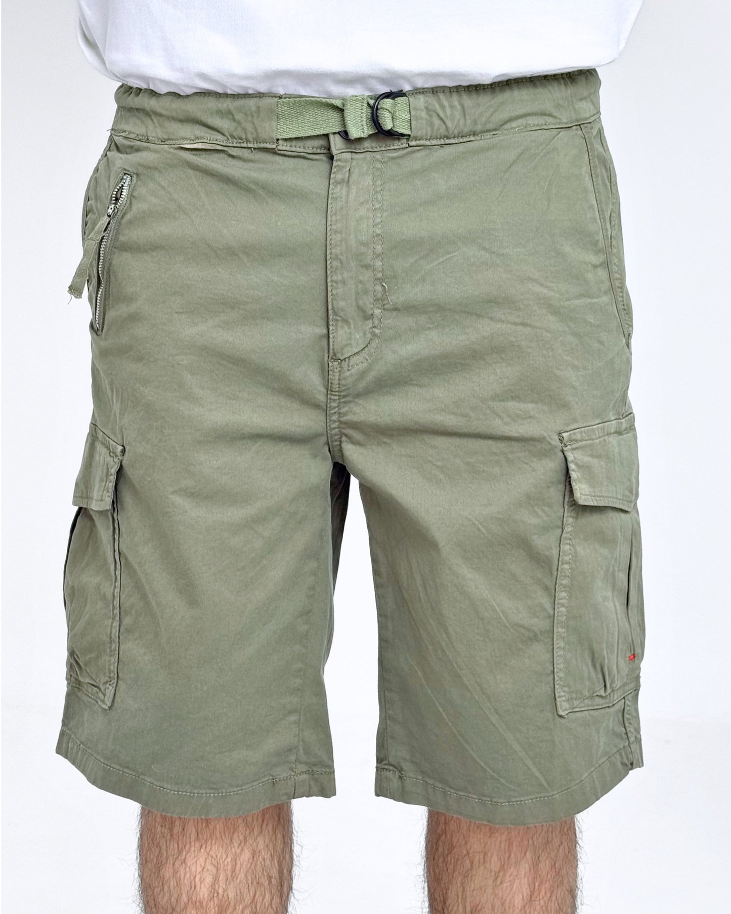 CARGOS // OLIVE