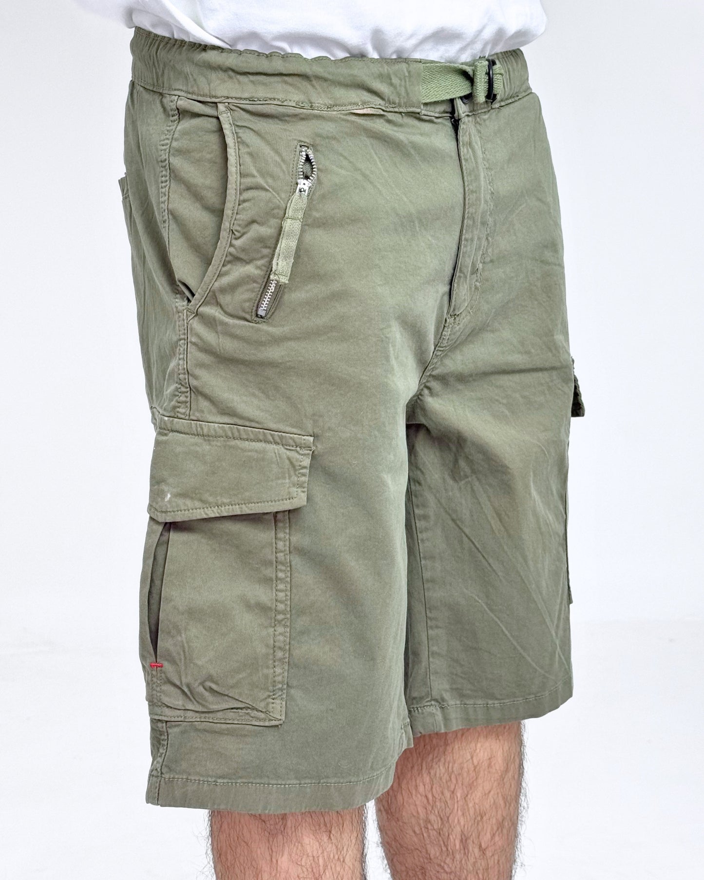 CARGOS // OLIVE