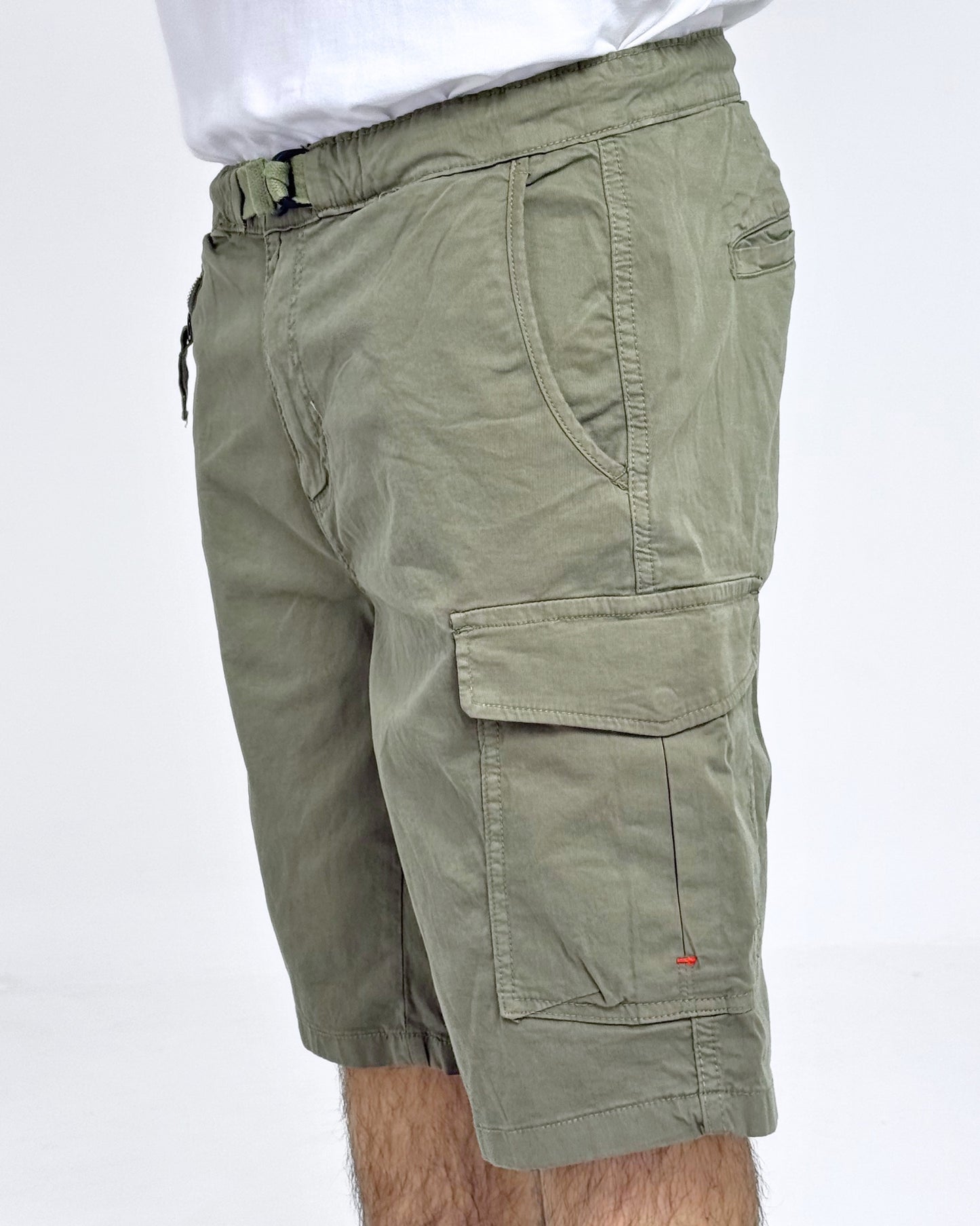 CARGOS // OLIVE