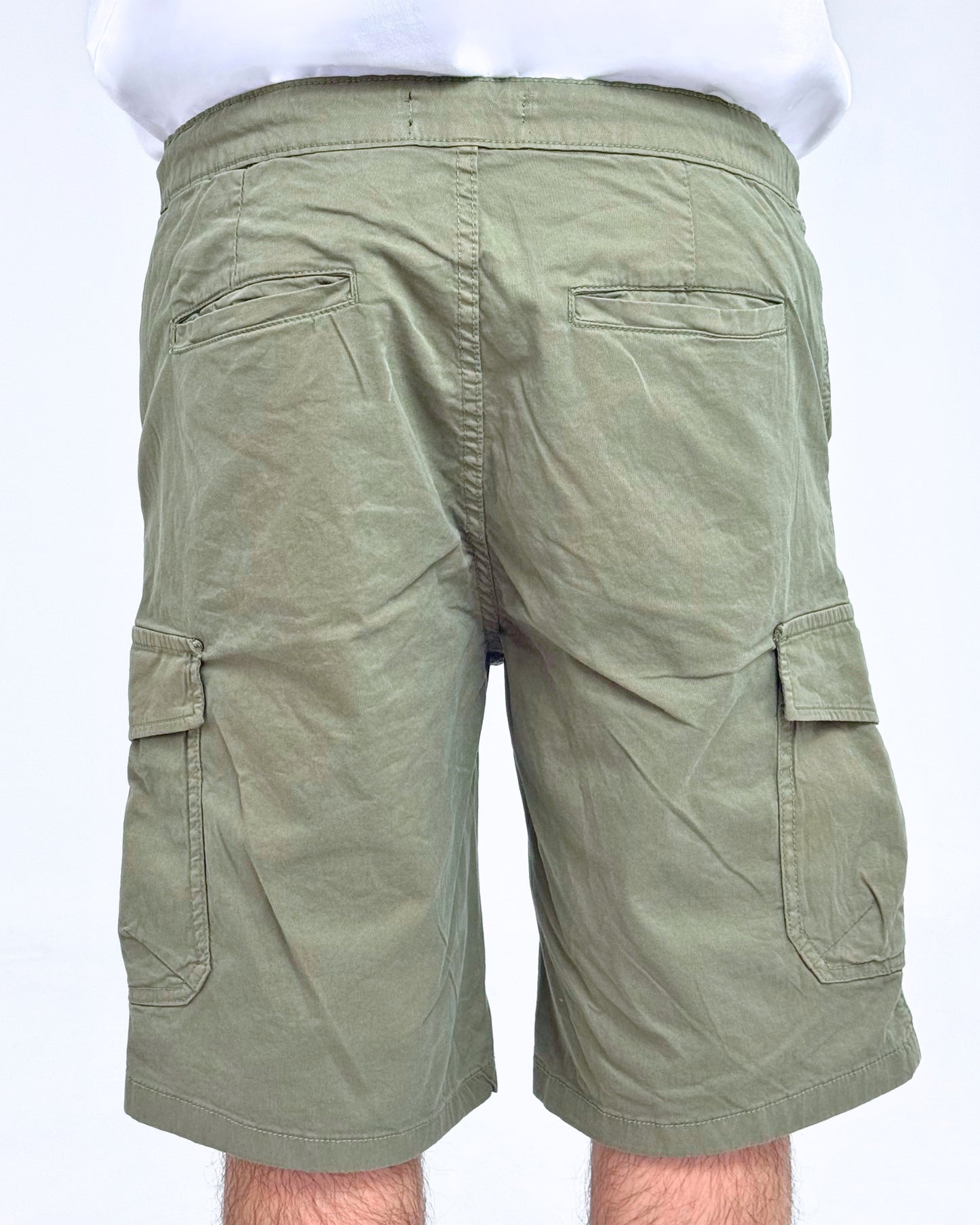 CARGOS // OLIVE